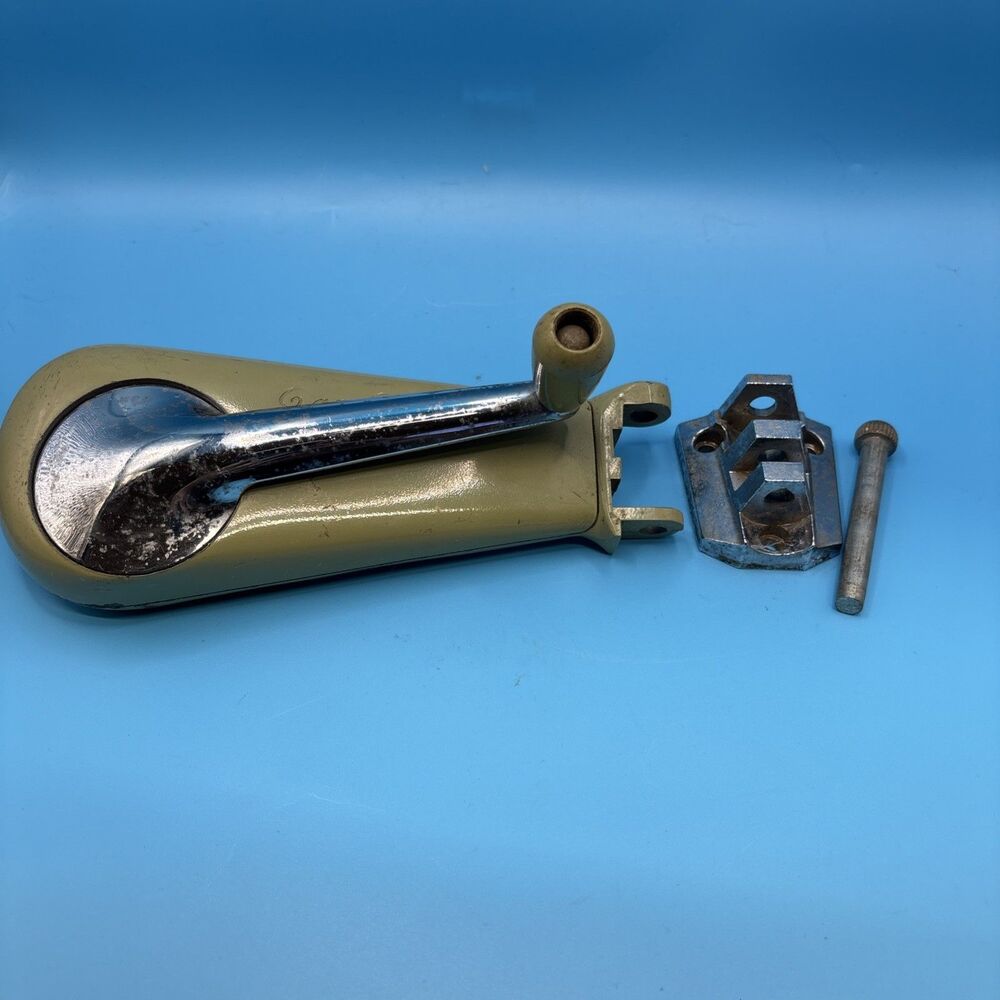 Vintage Can-O-Mat wall mount Can Opener, Populux, w/ mount, MCM 1960s Green US